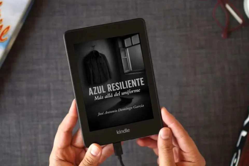 Lea en línea AZUL RESILIENTE: Más allá del uniforme como un eBook Kindle